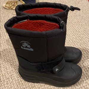 Kamik boys black boots size 5 worn once